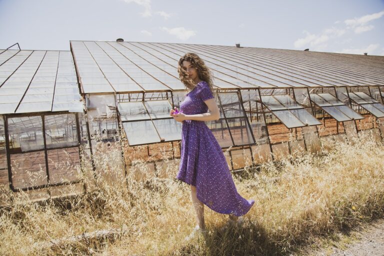 Fashion in the Digital Age: Virtual Runways and Augmented Reality